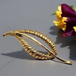 Estate Vendome Textured Openwork Vintage Leaf Brooch 2.5" x .75" With Box READ